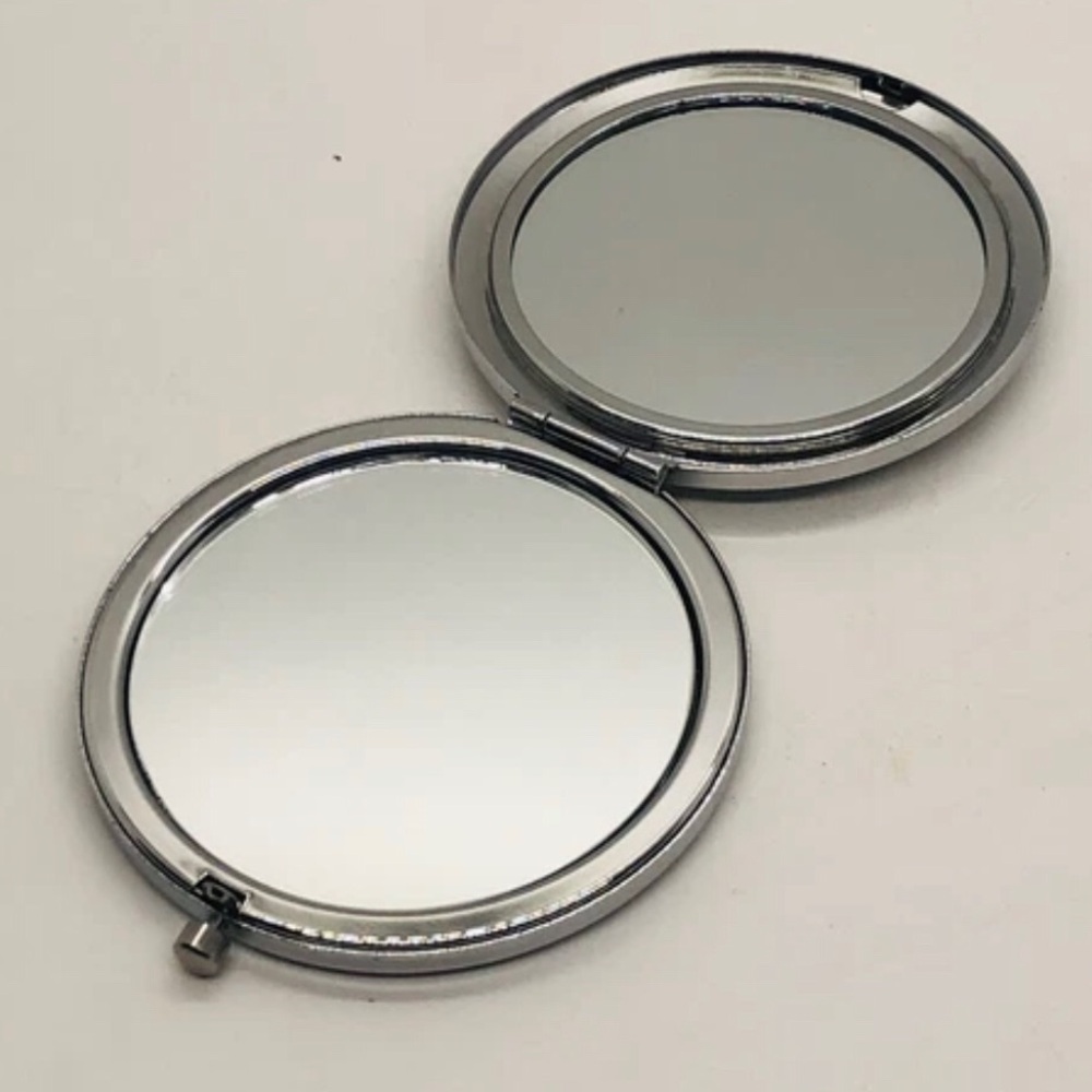 The Ritz-Carlton Amber Diamond Cut Two Sided Magnifying Compact Mirror - Picture 3 of 4
